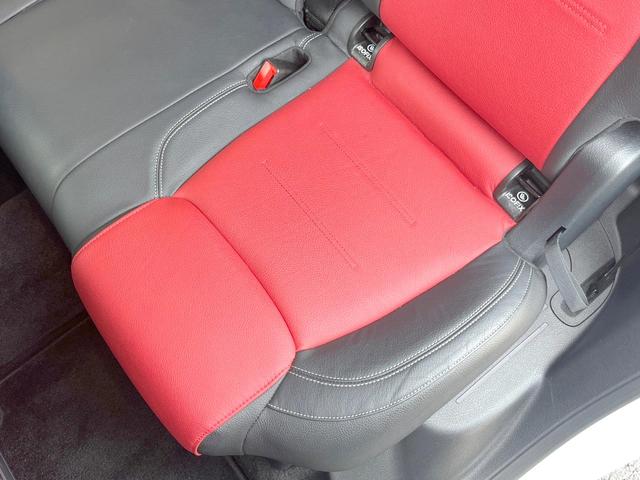 ＧＬＢ ＧＬＢ２００ｄ　４マチックＡＭＧレザエクスクルシブＰ　パノラミックスライディングルーフ　レザーエクスクルーシブＰＫＧ　ナビゲーションＰＫＧ　アドバンスドＰＫＧ　レーダーセーフティＰＫＧ　赤・黒革シート　全周囲カメラ　パワーシート・ヒーター　ＥＴＣ　禁煙車（54枚目）