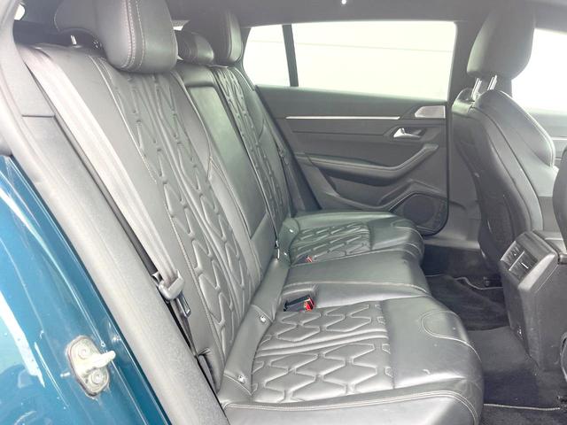 ５０８ ＳＷ　ＧＴ　ブルーＨＤｉ　１オーナー　フルＰＫＧ　サンルーフ　黒革シート　純正ナビ　フルセグ　３６０度カメラ　ＬＥＤヘッドライト　電動リア　ＦＯＣＡＬプレミアムサウンド　純正１８インチアルミ　ＥＴＣ　禁煙（10枚目）