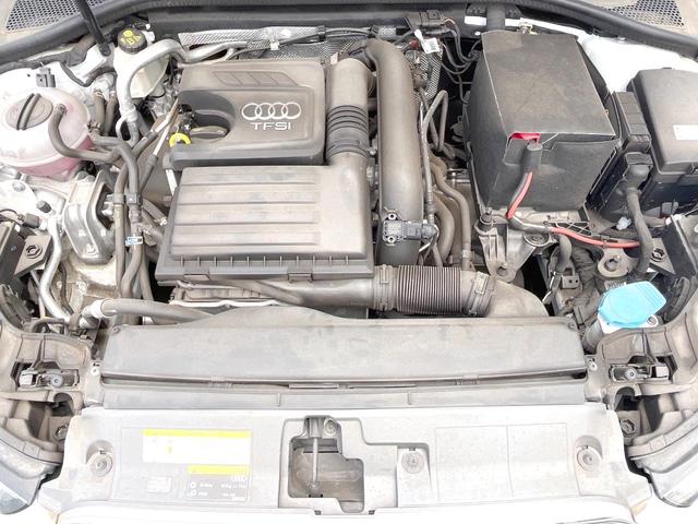 Ａ３ スポーツバック１．４ＴＦＳＩ　ＭＭＩナビゲーションＰＫＧ　コンビニエンスＰＫＧ　純正ナビＴＶ　リアビューカメラ　アドバンストキー　パドルシフト　純正１６インチアルミホイール　ＨＩＤヘッドランプ　ＥＴＣ（18枚目）