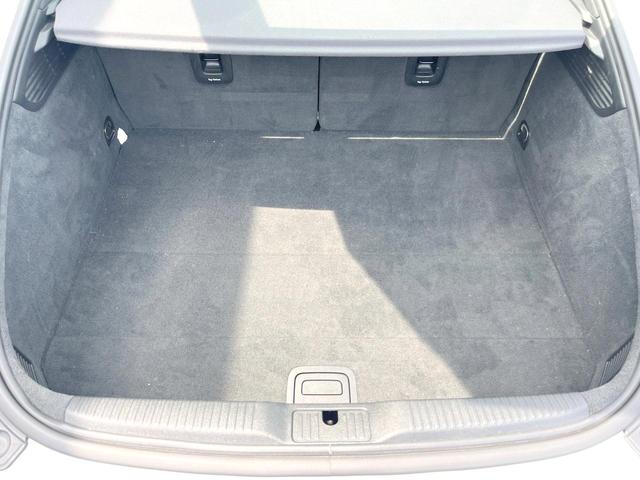 ＴＴクーペ ２．０ＴＦＳＩ　Ｓラインパッケージ　バーチャルコックピット　純正ナビ　ハーフレザーシート　純正１８インチアルミホイール　ＬＥＤヘッドランプ　Ｓラインスポーツサスペンション　「Ｓ　ｌｉｎｅ」エンブレム　ステンレス製ペダル　ＥＴＣ　禁煙車（10枚目）