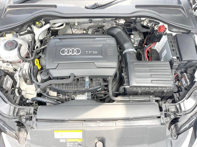 ＴＴクーペ ２．０ＴＦＳＩ　Ｓラインパッケージ　バーチャルコックピット　純正ナビ　ハーフレザーシート　純正１８インチアルミホイール　ＬＥＤヘッドランプ　Ｓラインスポーツサスペンション　「Ｓ　ｌｉｎｅ」エンブレム　ステンレス製ペダル　ＥＴＣ　禁煙車（18枚目）