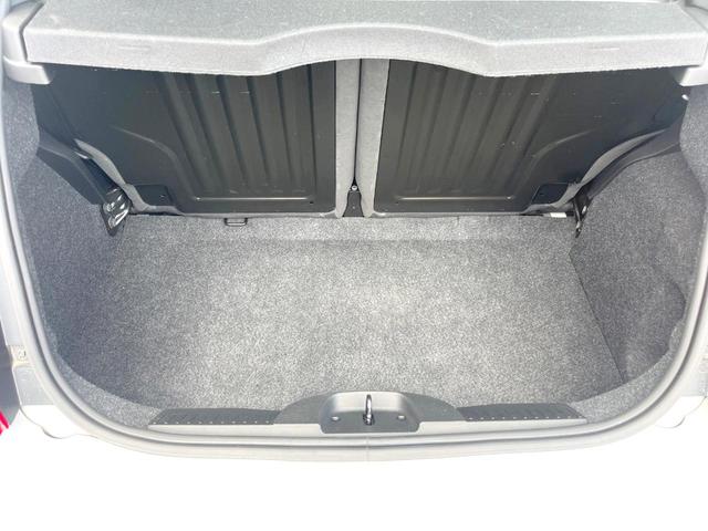 アバルト５９５ コンペティツィオーネ　５速ＭＴ　ｃａｒｒｏｚｚｅｒｉａ製ナビ　バックカメラ　フルセグＴＶ　レコードモンツァマフラー　Ｓａｂｅｌｔ製革・アルカンターラコンビシート　ＨＩＤヘッド　純正１７インチアルミ　ＥＴＣ　禁煙車（12枚目）