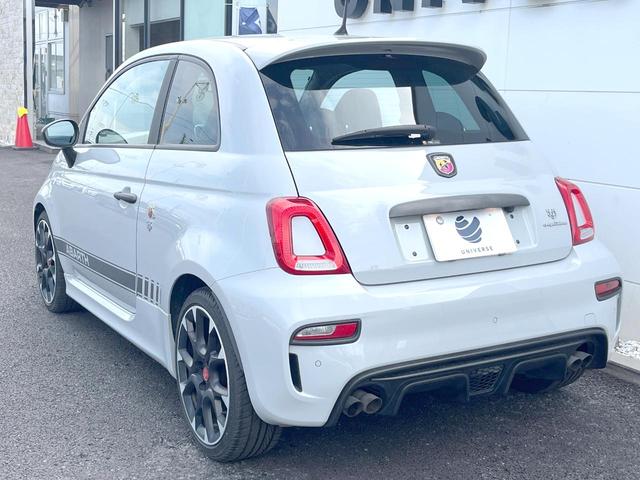 アバルト５９５ コンペティツィオーネ　５速ＭＴ　ｃａｒｒｏｚｚｅｒｉａ製ナビ　バックカメラ　フルセグＴＶ　レコードモンツァマフラー　Ｓａｂｅｌｔ製革・アルカンターラコンビシート　ＨＩＤヘッド　純正１７インチアルミ　ＥＴＣ　禁煙車（24枚目）