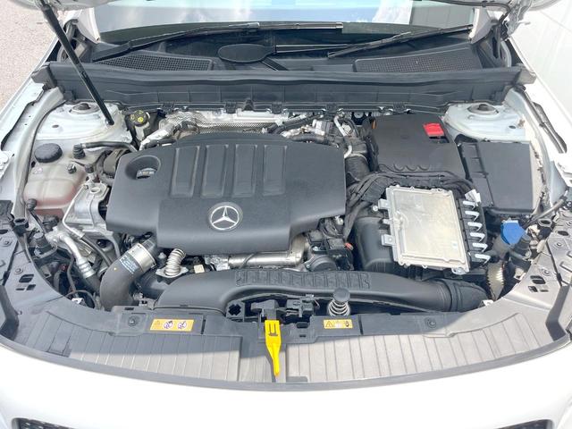ＧＬＢ ＧＬＢ２００ｄ　４マチック　ＡＭＧライン　１オーナー　サンルーフ　レーダーセーフティＰＫＧ　純正ナビ　フルセグ　３６０度カメラ　半革シート　前席パワーシート　ＬＥＤヘッドライト　ハイビームアシスト＋　純正１９インチアルミ　ＥＴＣ　禁煙（20枚目）
