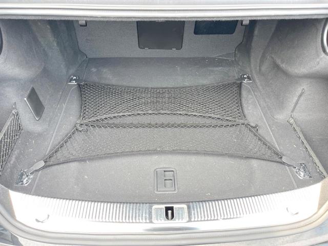 Ａ８ ４．０ＴＦＳＩクワトロ　２１インチ５本スポークマットチタンＡＷ　純正ナビＴＶ　３６０度カメラ　レザーシート　アダプティブクルーズコントロール　ＢＯＳＥサウンドシステム　前席シートヒーター　電動リアゲート　ＥＴＣ　禁煙車（11枚目）