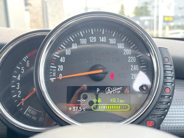 ＭＩＮＩ クーパー　５ドア　ミントＰＫＧ　オプションボディカラー　ドライビングモード　純正ナビ　Ｂｌｕｅｔｏｏｔｈ接続　ＬＥＤヘッドランプ　ＬＥＤフォグランプ　オートライト　１５インチアルミホイール　ＥＴＣ　禁煙（27枚目）