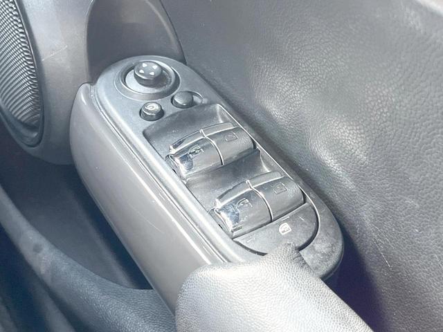 ＭＩＮＩ クーパー　５ドア　ミントＰＫＧ　オプションボディカラー　ドライビングモード　純正ナビ　Ｂｌｕｅｔｏｏｔｈ接続　ＬＥＤヘッドランプ　ＬＥＤフォグランプ　オートライト　１５インチアルミホイール　ＥＴＣ　禁煙（28枚目）