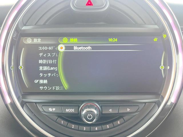ＭＩＮＩ クーパー　３ドア　ナビゲーションＰＫＧ　ＬＥＤヘッドランプ　ＬＥＤフロントフォグランプ　純正ナビ　バックカメラ　Ｂｌｕｅｔｏｏｔｈ接続　アイドリングストップ　純正１５インチアルミホイール　ＥＴＣ　禁煙（6枚目）