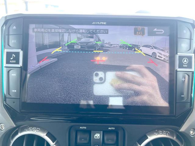 ジープ・ラングラーアンリミテッド サハラ　革シート／シートヒーター　ＡＬＰＩＮＥ製９型ナビＴＶ　リアビューカメラ　クルーズコントロール　純正１８インチＡＷ　オートライト　オートエアコン　サイドステップ　ＥＴＣ　禁煙車（5枚目）
