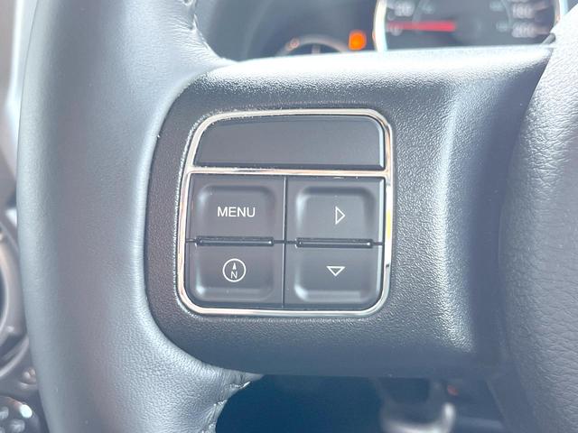 ジープ・ラングラーアンリミテッド サハラ　革シート／シートヒーター　ＡＬＰＩＮＥ製９型ナビＴＶ　リアビューカメラ　クルーズコントロール　純正１８インチＡＷ　オートライト　オートエアコン　サイドステップ　ＥＴＣ　禁煙車（27枚目）