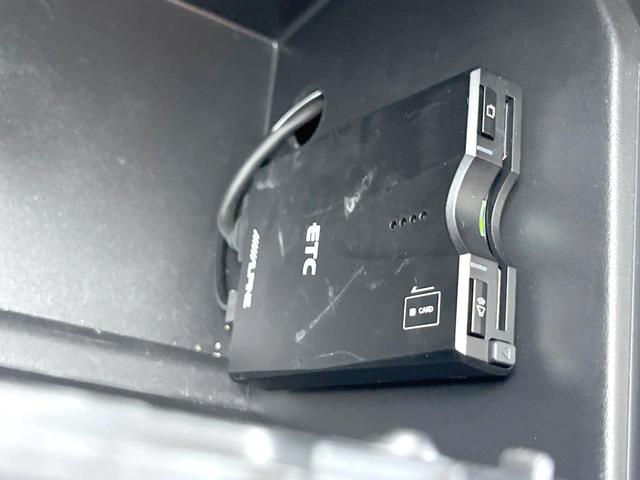 ジープ・ラングラーアンリミテッド サハラ　革シート／シートヒーター　ＡＬＰＩＮＥ製９型ナビＴＶ　リアビューカメラ　クルーズコントロール　純正１８インチＡＷ　オートライト　オートエアコン　サイドステップ　ＥＴＣ　禁煙車（37枚目）
