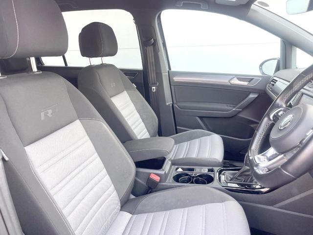 ゴルフトゥーラン ＴＳＩ　Ｒライン　ＤＣＣＰＫＧ　Ｄｉｓｃｏｖｅｒ　Ｐｒｏ　ＡｐｐｌｅＣａｒＰｌａｙ　リアビューカメラ　　アダプティブシャシーコントロール　アダプティブクルーズコントロール　純正１８インチアルミホイール　ＥＴＣ　禁煙車（8枚目）