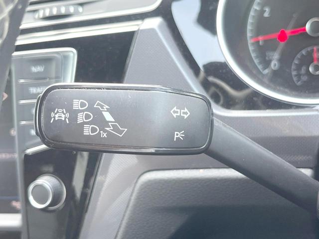 ゴルフトゥーラン ＴＳＩ　Ｒライン　ＤＣＣＰＫＧ　Ｄｉｓｃｏｖｅｒ　Ｐｒｏ　ＡｐｐｌｅＣａｒＰｌａｙ　リアビューカメラ　　アダプティブシャシーコントロール　アダプティブクルーズコントロール　純正１８インチアルミホイール　ＥＴＣ　禁煙車（33枚目）