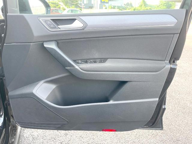 ゴルフトゥーラン ＴＳＩ　Ｒライン　ＤＣＣＰＫＧ　Ｄｉｓｃｏｖｅｒ　Ｐｒｏ　ＡｐｐｌｅＣａｒＰｌａｙ　リアビューカメラ　　アダプティブシャシーコントロール　アダプティブクルーズコントロール　純正１８インチアルミホイール　ＥＴＣ　禁煙車（51枚目）