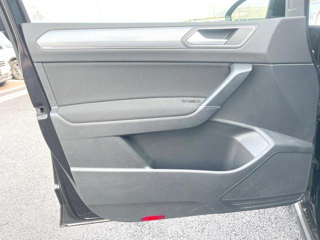 ゴルフトゥーラン ＴＳＩ　Ｒライン　ＤＣＣＰＫＧ　Ｄｉｓｃｏｖｅｒ　Ｐｒｏ　ＡｐｐｌｅＣａｒＰｌａｙ　リアビューカメラ　　アダプティブシャシーコントロール　アダプティブクルーズコントロール　純正１８インチアルミホイール　ＥＴＣ　禁煙車（52枚目）