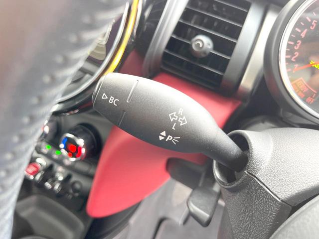 ＭＩＮＩ クーパー　３ドア　ナビゲーションＰＫＧ　ミントＰＫＧ　ＬＥＤヘッド　ＬＥＤフォグ　純正ナビ　リアビューカメラ　パークディスタンスコントロール　Ｂｌｕｅｔｏｏｔｈ　純正１５インチＡＷ　オートライト　ＥＴＣ　禁煙（30枚目）