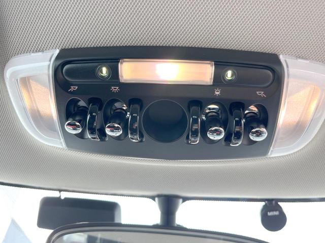 ＭＩＮＩ クーパー　３ドア　ナビゲーションＰＫＧ　ミントＰＫＧ　ＬＥＤヘッド　ＬＥＤフォグ　純正ナビ　リアビューカメラ　パークディスタンスコントロール　Ｂｌｕｅｔｏｏｔｈ　純正１５インチＡＷ　オートライト　ＥＴＣ　禁煙（32枚目）