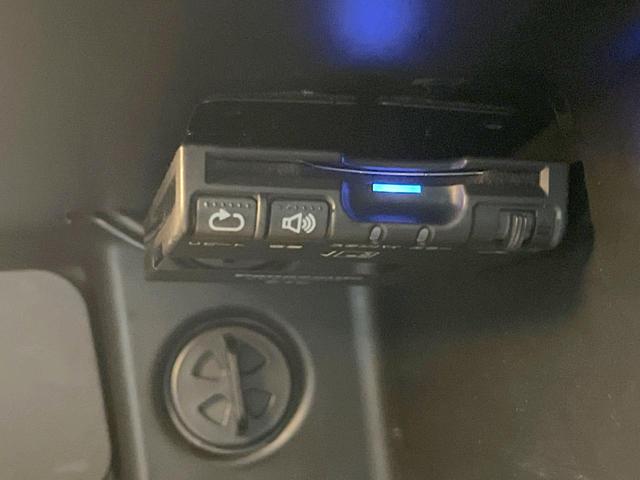 ＭＩＮＩ クーパーＳ　５ドア　ペッパーＰＫＧ　純正ナビ　リアビューカメラ　Ｂｌｕｅｔｏｏｔｈ　レインセンサー　デュアルオートエアコン　ＬＥＤヘッドランプ　オートライト　ダブルストライプシート　ＥＴＣ　禁煙車（8枚目）