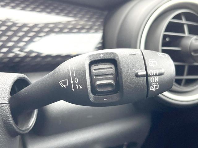 ＭＩＮＩ クーパーＳ　５ドア　ペッパーＰＫＧ　純正ナビ　リアビューカメラ　Ｂｌｕｅｔｏｏｔｈ　レインセンサー　デュアルオートエアコン　ＬＥＤヘッドランプ　オートライト　ダブルストライプシート　ＥＴＣ　禁煙車（27枚目）
