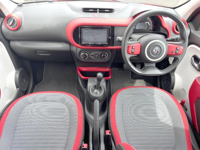 トゥインゴ インテンス　キャンバストップ　ｃａｒｒｏｚｚｅｒｉａ製ナビ　フルセグＴＶ　クルーズコントロール　クリアランスソナー　オートライト　オートエアコン　純正１５インチアルミ　ＥＴＣ　禁煙車（2枚目）