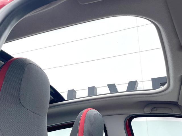 トゥインゴ インテンス　キャンバストップ　ｃａｒｒｏｚｚｅｒｉａ製ナビ　フルセグＴＶ　クルーズコントロール　クリアランスソナー　オートライト　オートエアコン　純正１５インチアルミ　ＥＴＣ　禁煙車（4枚目）