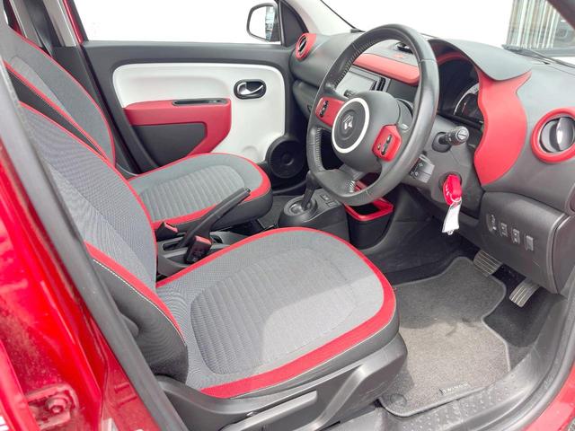 トゥインゴ インテンス　キャンバストップ　ｃａｒｒｏｚｚｅｒｉａ製ナビ　フルセグＴＶ　クルーズコントロール　クリアランスソナー　オートライト　オートエアコン　純正１５インチアルミ　ＥＴＣ　禁煙車（8枚目）