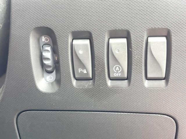 トゥインゴ インテンス　キャンバストップ　ｃａｒｒｏｚｚｅｒｉａ製ナビ　フルセグＴＶ　クルーズコントロール　クリアランスソナー　オートライト　オートエアコン　純正１５インチアルミ　ＥＴＣ　禁煙車（32枚目）