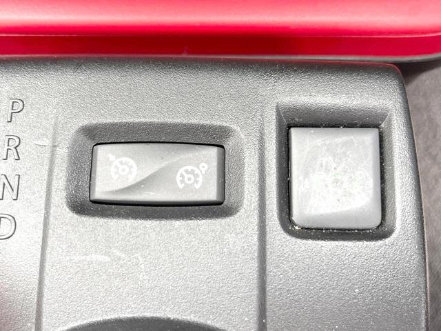 トゥインゴ インテンス　キャンバストップ　ｃａｒｒｏｚｚｅｒｉａ製ナビ　フルセグＴＶ　クルーズコントロール　クリアランスソナー　オートライト　オートエアコン　純正１５インチアルミ　ＥＴＣ　禁煙車（34枚目）