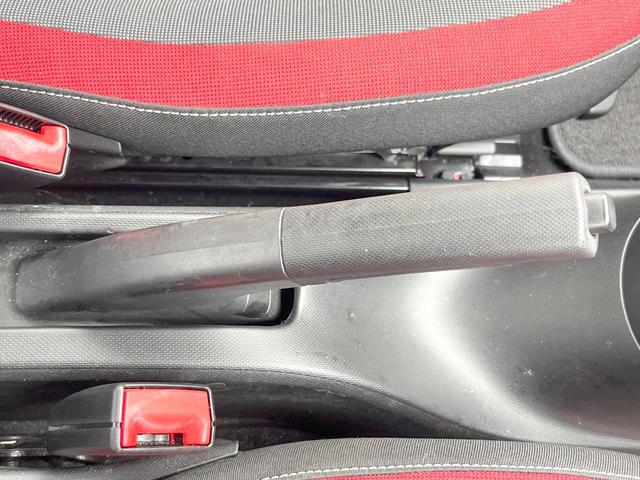 トゥインゴ インテンス　キャンバストップ　ｃａｒｒｏｚｚｅｒｉａ製ナビ　フルセグＴＶ　クルーズコントロール　クリアランスソナー　オートライト　オートエアコン　純正１５インチアルミ　ＥＴＣ　禁煙車（35枚目）