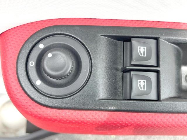 トゥインゴ インテンス　キャンバストップ　ｃａｒｒｏｚｚｅｒｉａ製ナビ　フルセグＴＶ　クルーズコントロール　クリアランスソナー　オートライト　オートエアコン　純正１５インチアルミ　ＥＴＣ　禁煙車（37枚目）