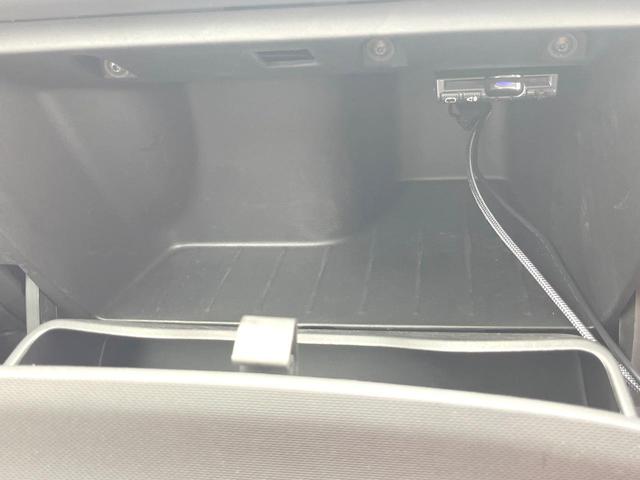 トゥインゴ インテンス　キャンバストップ　ｃａｒｒｏｚｚｅｒｉａ製ナビ　フルセグＴＶ　クルーズコントロール　クリアランスソナー　オートライト　オートエアコン　純正１５インチアルミ　ＥＴＣ　禁煙車（40枚目）