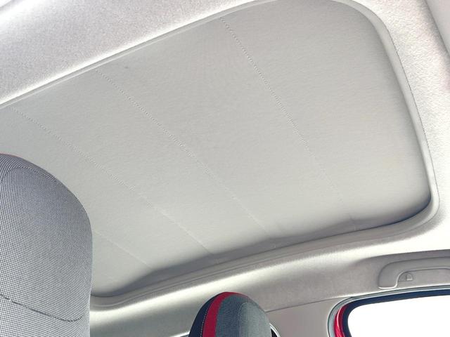 トゥインゴ インテンス　キャンバストップ　ｃａｒｒｏｚｚｅｒｉａ製ナビ　フルセグＴＶ　クルーズコントロール　クリアランスソナー　オートライト　オートエアコン　純正１５インチアルミ　ＥＴＣ　禁煙車（44枚目）