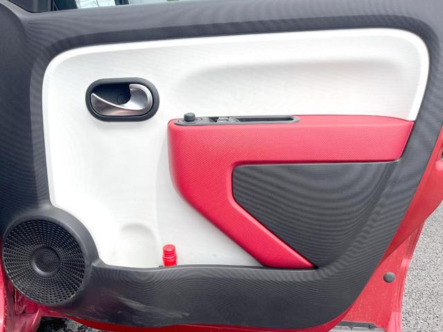 トゥインゴ インテンス　キャンバストップ　ｃａｒｒｏｚｚｅｒｉａ製ナビ　フルセグＴＶ　クルーズコントロール　クリアランスソナー　オートライト　オートエアコン　純正１５インチアルミ　ＥＴＣ　禁煙車（51枚目）