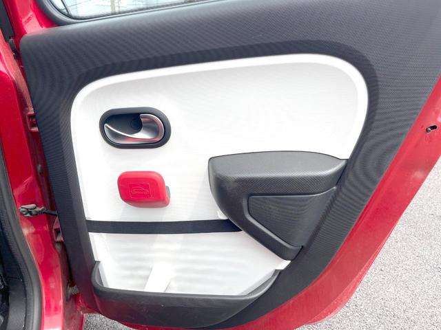 トゥインゴ インテンス　キャンバストップ　ｃａｒｒｏｚｚｅｒｉａ製ナビ　フルセグＴＶ　クルーズコントロール　クリアランスソナー　オートライト　オートエアコン　純正１５インチアルミ　ＥＴＣ　禁煙車（52枚目）