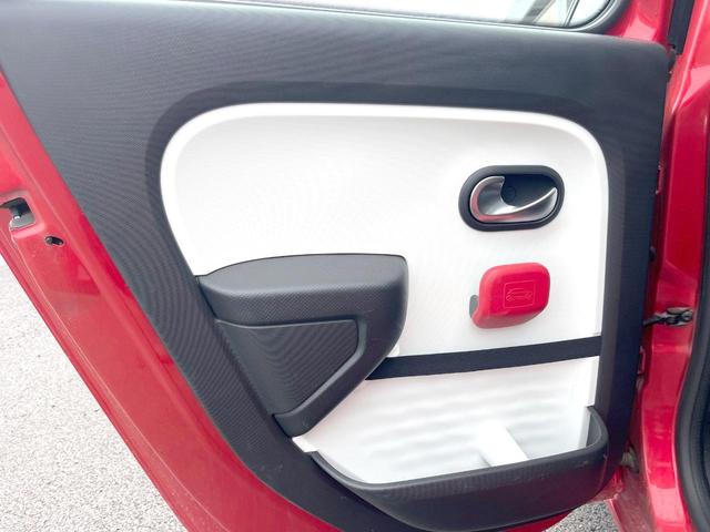 トゥインゴ インテンス　キャンバストップ　ｃａｒｒｏｚｚｅｒｉａ製ナビ　フルセグＴＶ　クルーズコントロール　クリアランスソナー　オートライト　オートエアコン　純正１５インチアルミ　ＥＴＣ　禁煙車（54枚目）