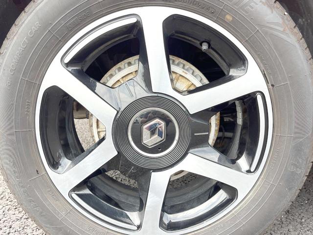 トゥインゴ インテンス　キャンバストップ　ｃａｒｒｏｚｚｅｒｉａ製ナビ　フルセグＴＶ　クルーズコントロール　クリアランスソナー　オートライト　オートエアコン　純正１５インチアルミ　ＥＴＣ　禁煙車（56枚目）