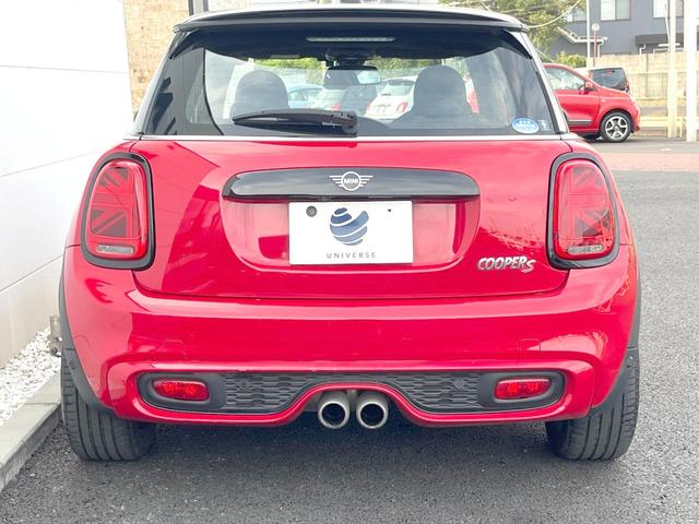 ＭＩＮＩ クーパーＳ　３ドア　カメラ／パーキングアシストＰＫＧ　ペッパーＰＫＧ　エナジェティックスタイル　ＡｐｐｌｅＣａｒＰｌａｙ　純正ナビ　バックカメラ　ＪＣＷ革巻ステアリング　衝突軽減　ＯＰ１７インチＡＷ　ＥＴＣ（14枚目）