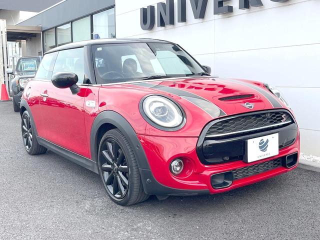 ＭＩＮＩ クーパーＳ　３ドア　カメラ／パーキングアシストＰＫＧ　ペッパーＰＫＧ　エナジェティックスタイル　ＡｐｐｌｅＣａｒＰｌａｙ　純正ナビ　バックカメラ　ＪＣＷ革巻ステアリング　衝突軽減　ＯＰ１７インチＡＷ　ＥＴＣ（15枚目）
