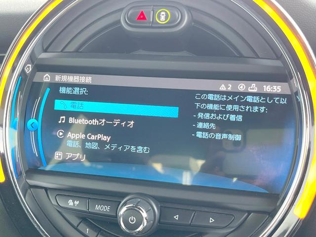 ＭＩＮＩ クーパーＳ　３ドア　カメラ／パーキングアシストＰＫＧ　ペッパーＰＫＧ　エナジェティックスタイル　ＡｐｐｌｅＣａｒＰｌａｙ　純正ナビ　バックカメラ　ＪＣＷ革巻ステアリング　衝突軽減　ＯＰ１７インチＡＷ　ＥＴＣ（28枚目）