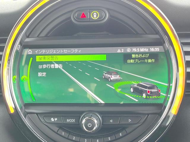 ＭＩＮＩ クーパーＳ　３ドア　カメラ／パーキングアシストＰＫＧ　ペッパーＰＫＧ　エナジェティックスタイル　ＡｐｐｌｅＣａｒＰｌａｙ　純正ナビ　バックカメラ　ＪＣＷ革巻ステアリング　衝突軽減　ＯＰ１７インチＡＷ　ＥＴＣ（30枚目）