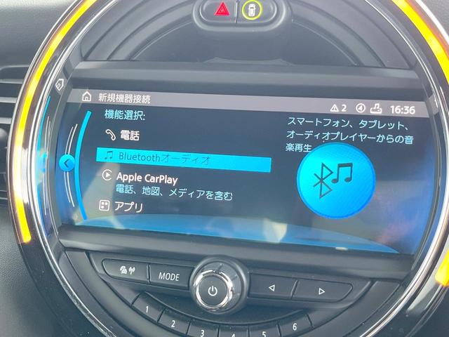 ＭＩＮＩ クーパーＳ　３ドア　カメラ／パーキングアシストＰＫＧ　ペッパーＰＫＧ　エナジェティックスタイル　ＡｐｐｌｅＣａｒＰｌａｙ　純正ナビ　バックカメラ　ＪＣＷ革巻ステアリング　衝突軽減　ＯＰ１７インチＡＷ　ＥＴＣ（31枚目）