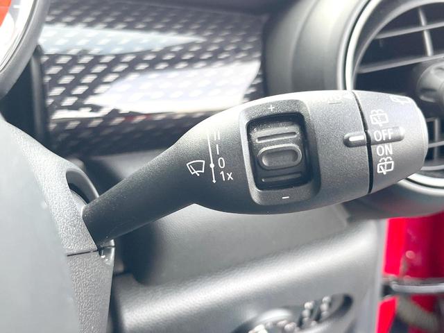 ＭＩＮＩ クーパーＳ　３ドア　カメラ／パーキングアシストＰＫＧ　ペッパーＰＫＧ　エナジェティックスタイル　ＡｐｐｌｅＣａｒＰｌａｙ　純正ナビ　バックカメラ　ＪＣＷ革巻ステアリング　衝突軽減　ＯＰ１７インチＡＷ　ＥＴＣ（35枚目）