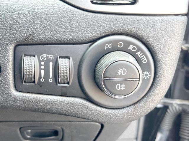 ジープ・チェロキー リミテッド　黒革シート　ＡｐｐｌｅＣａｒＰｌａｙ　純正ナビＴＶ　バックカメラ　アダプティブクルコン　シートヒーター　シートベンチレーション　ＬＥＤヘッド　オートハイビーム　純正１８インチＡＷ　ＥＴＣ　禁煙（28枚目）