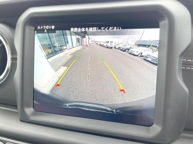 ジープ・ラングラーアンリミテッド サハラ　１オーナー　黒革シート　ＡｐｐｌｅＣａｒＰｌａｙ　純正ナビＴＶ　バックカメラ　アダプティブクルコン　シートヒーター　純正１８インチＡＷ　パークアシスト　ブラインドスポットモニター　ＥＴＣ　禁煙車（6枚目）