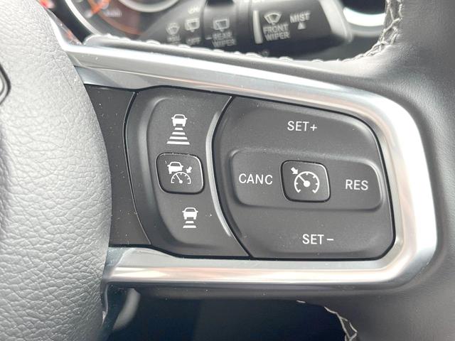 ジープ・ラングラーアンリミテッド サハラ　１オーナー　黒革シート　ＡｐｐｌｅＣａｒＰｌａｙ　純正ナビＴＶ　バックカメラ　アダプティブクルコン　シートヒーター　純正１８インチＡＷ　パークアシスト　ブラインドスポットモニター　ＥＴＣ　禁煙車（7枚目）