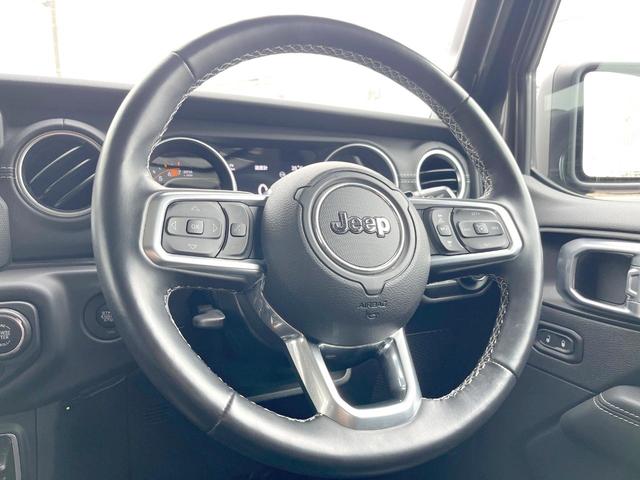 ジープ・ラングラーアンリミテッド サハラ　１オーナー　黒革シート　ＡｐｐｌｅＣａｒＰｌａｙ　純正ナビＴＶ　バックカメラ　アダプティブクルコン　シートヒーター　純正１８インチＡＷ　パークアシスト　ブラインドスポットモニター　ＥＴＣ　禁煙車（12枚目）