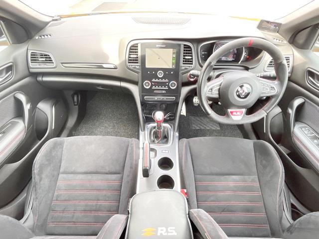 メガーヌ ルノー　スポール　トロフィー　６ＭＴ　Ａｐｐｌｅｃａｒｐｌａｙ　リアビューカメラ　「Ｒ．Ｓ．」ＲＥＣＡＲＯ製バケットシート　Ｂｒｅｍｂｏ製ブレーキキャリパー　走行モードセレクタ　純正１９インチＡＷ　ＬＥＤヘッド　ＥＴＣ（2枚目）