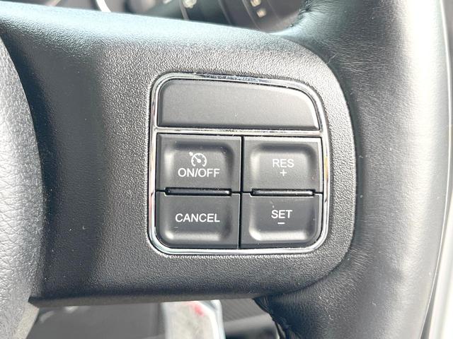 ジープ・ラングラーアンリミテッド スポーツ　ｃａｒｒｏｚｚｅｒｉａ製ナビＴＶ　バックカメラ　クルーズコントロール　オートエアコン　ＬＥＤヘッドランプ／ＬＥＤフロントフォグ　サイドカメラ　サイドステップ　純正１７インチＡＷ　ＥＴＣ　禁煙車（6枚目）
