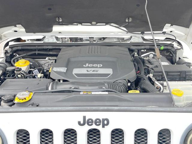 ジープ・ラングラーアンリミテッド スポーツ　ｃａｒｒｏｚｚｅｒｉａ製ナビＴＶ　バックカメラ　クルーズコントロール　オートエアコン　ＬＥＤヘッドランプ／ＬＥＤフロントフォグ　サイドカメラ　サイドステップ　純正１７インチＡＷ　ＥＴＣ　禁煙車（18枚目）