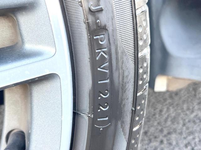 スマートフォーフォー ＢＲＡＢＵＳ　エクスクルーシブ　パノラミックルーフ　黒革シート　衝突被害軽減システム　Ｐａｎａｓｏｎｉｃ製ポータブルナビ　バックカメラ　レーンキープ　クルコン　シートヒーター　Ｂｌｕｅｔｏｏｔｈ接続　純正１７インチＡＷ　ＥＴＣ　禁煙（64枚目）